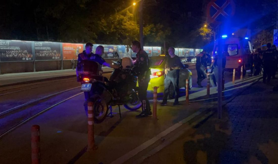 Eskişehir'de ticari taksi ile motosikletli polis takımının çarpışması sonucunda meydana