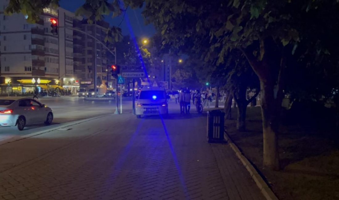 Eskişehir'de sokakta kız arkadaşıyla yürüyen genç, kar maskeli saldırgan tarafından