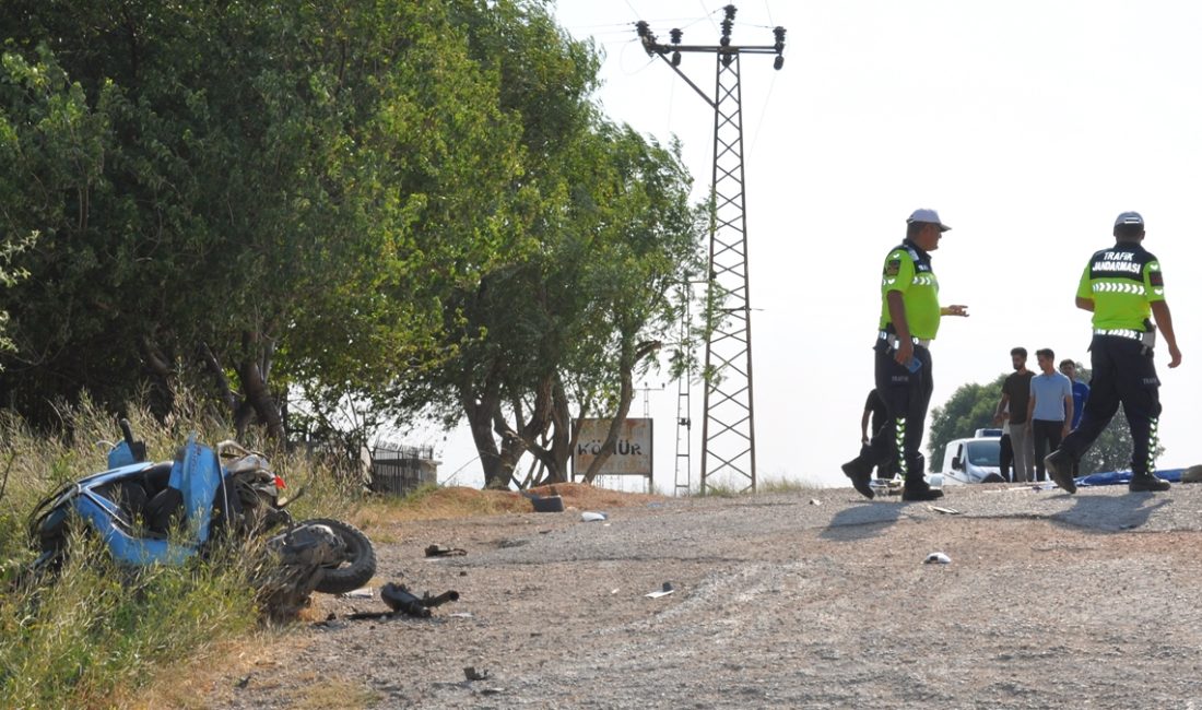 Eskişehir'de arabayla çarpışan motosikletin şoförü kaza yerinde hayatını kaybetti.