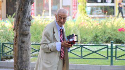 Eskişehir'de pazarda hamallık yapan Ali Ilgın, işten çıktıktan sonra ekip