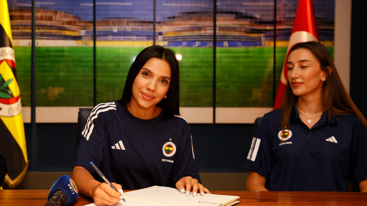 Fenerbahçe Medicana Bayan Voleybol Ekibi daha evvel mutabakata vardığı voleybolcular