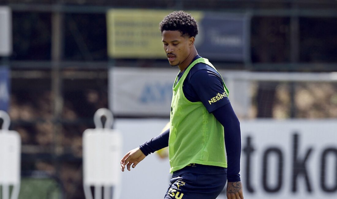 Fenerbahçe, Jayden Oosterwolde'nin mukavelesini 2028'e kadar uzatırken maaşında da artışa