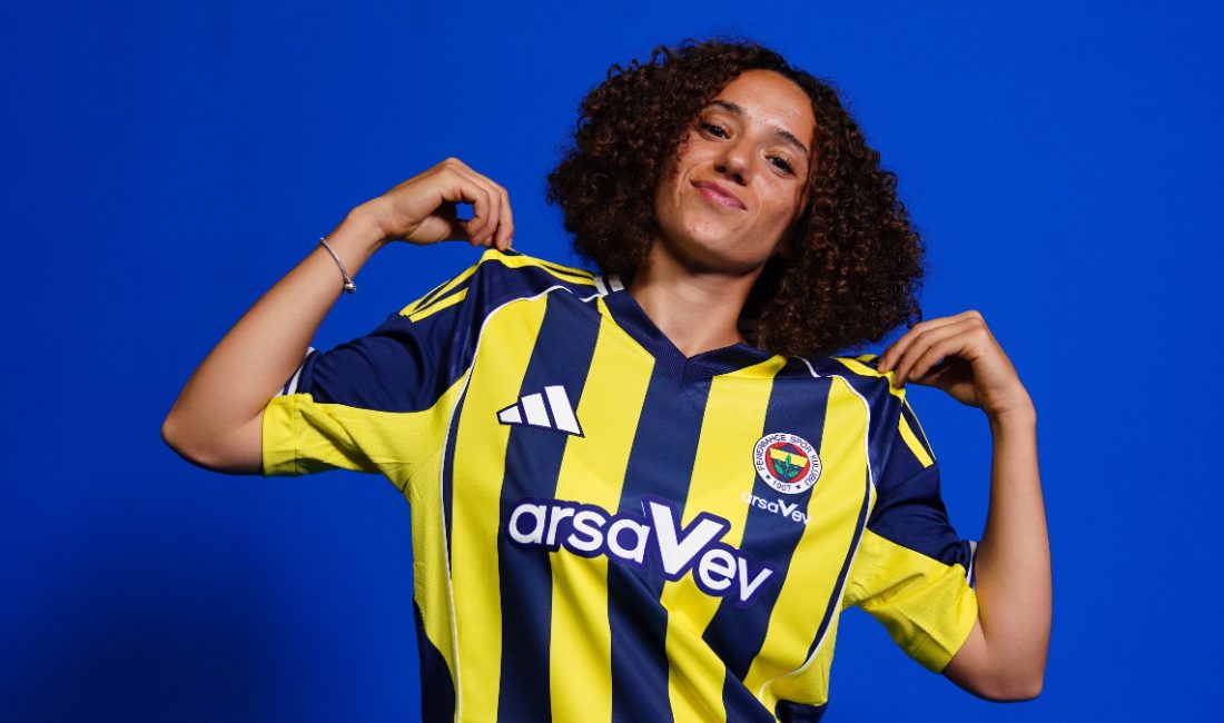 Fenerbahçe Bayan Futbol Kadrosu, Peritan Bozdağ'ı transfer ettiğini duyurdu.