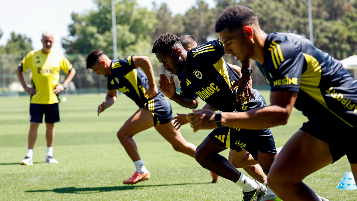 Jose Mourinho idaresindeki Fenerbahçe, yeni dönem öncesinde birinci çalışmasını yaptı.