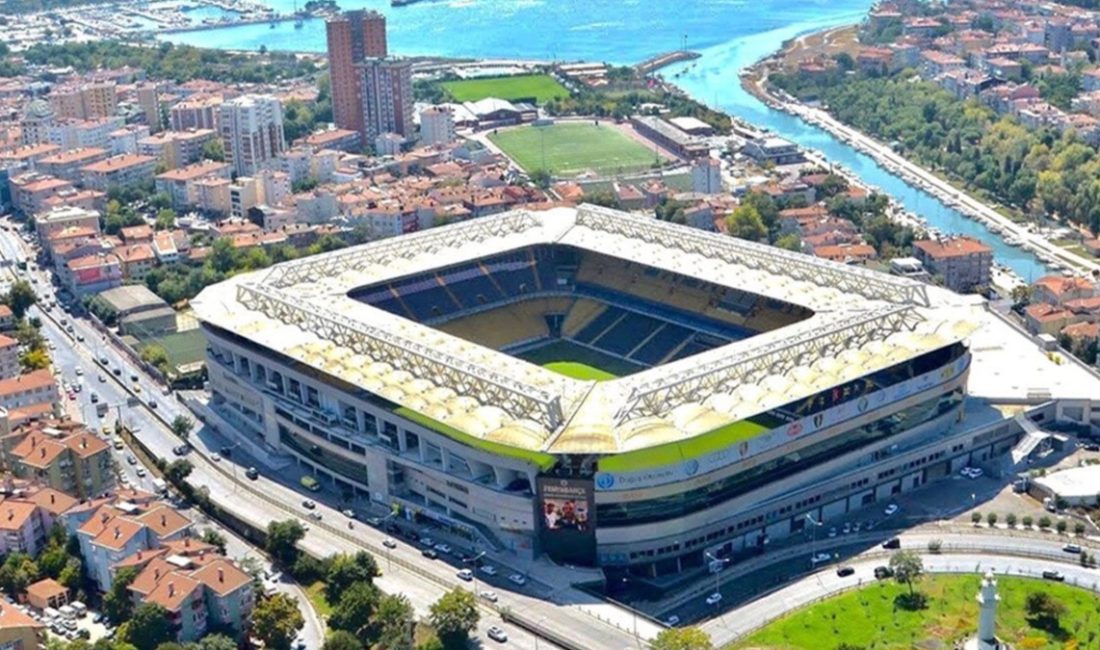 Fenerbahçe Yönetim Kurulu Üyesi Burak Kızılhan, Şükrü Saraçoğlu Spor Kompleksi'nin