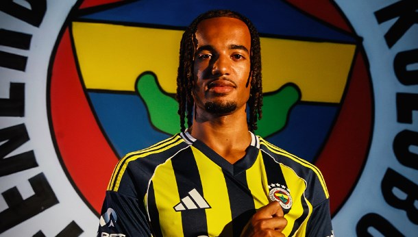 Fenerbahçe, 23 yaşındaki İngiliz sol bek Archie Brown'u 3+1 yıllığına takımına kattı.
