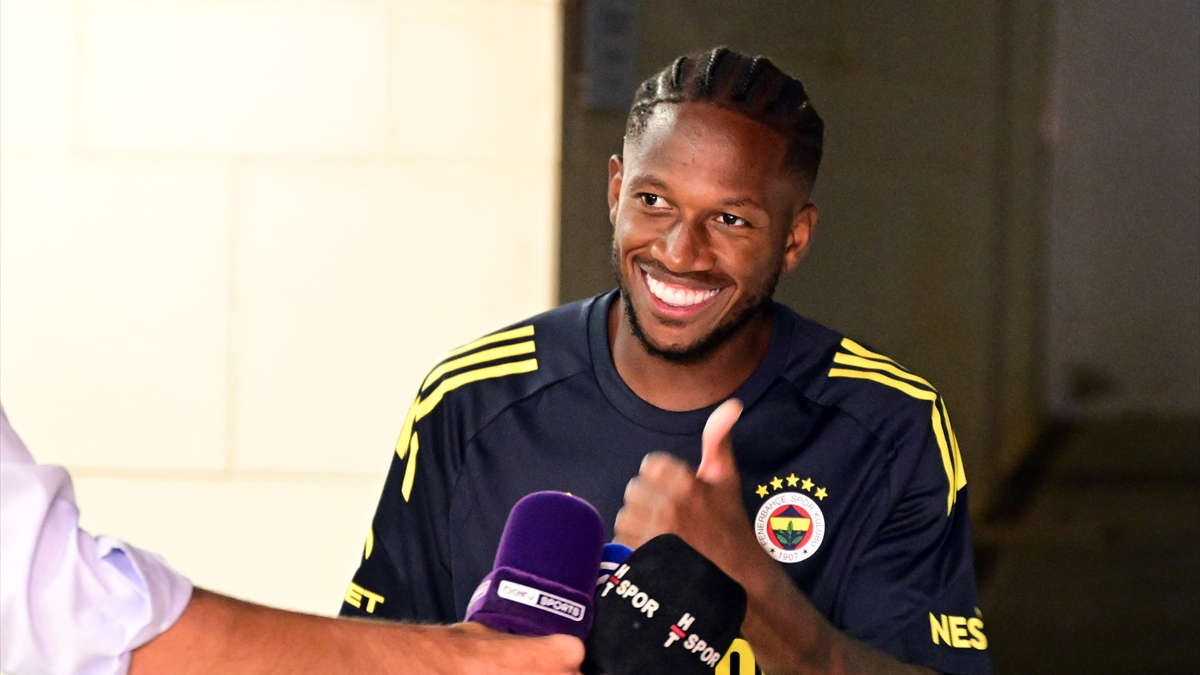 Fenerbahçe'nin Brezilyalı oyuncusu Fred Rodrigues, "Hazırlık kampına hazır gelmemiz gerekiyor.