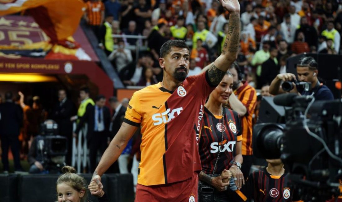 Galatasaray, 31 yaşındaki futbolcu Kerem Demirbay ile yollarını ayırdığını açıkladı.