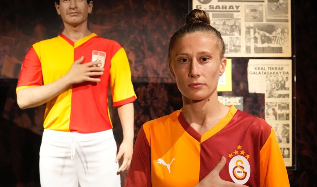 Galatasaray Bayan Futbol Kadrosu, orta saha oyuncusu Ebru Topçu'nun kontratını