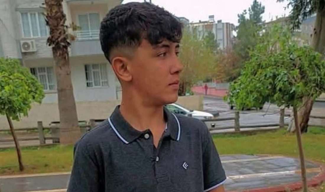 Nizip ilçesinde Suriye asıllı Ahmet Durmuş, serinlemek için Fırat Irmağı'na