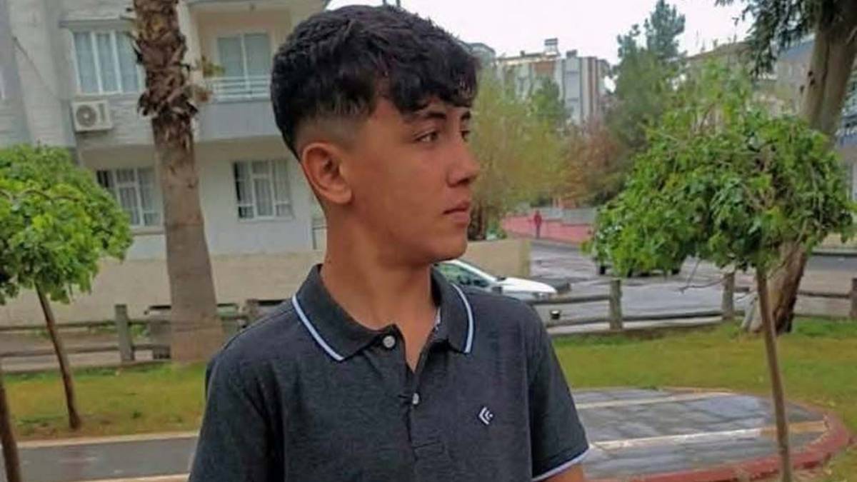 Nizip ilçesinde Suriye asıllı Ahmet Durmuş, serinlemek için Fırat Irmağı'na
