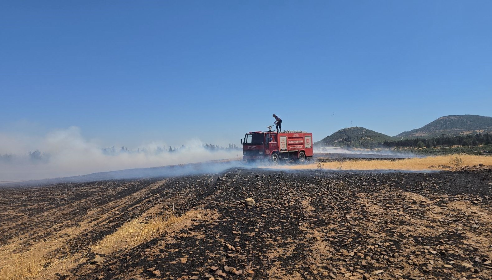 Gaziantep'in İslahiye ilçesinde, yaklaşık 110 dönümlük arazi yandı.