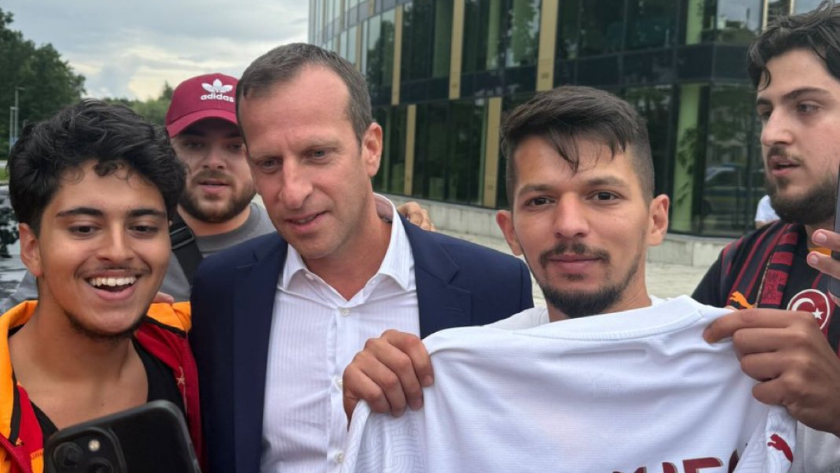 Ünlü menajer George Gardi, Wolfsburg'tan kalkan uçağa binmeden evvel bir