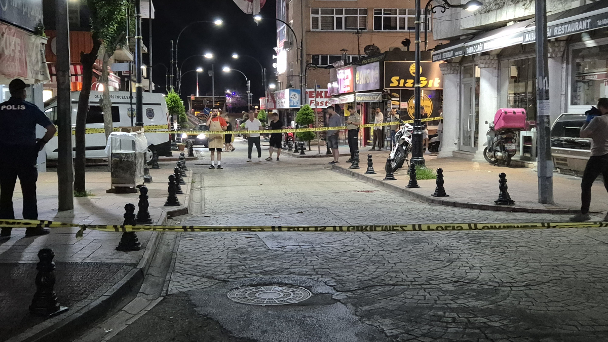 Bulancak ilçesinde, amca ile yeğen ortasında çıkan tartışma kanlı bitti.