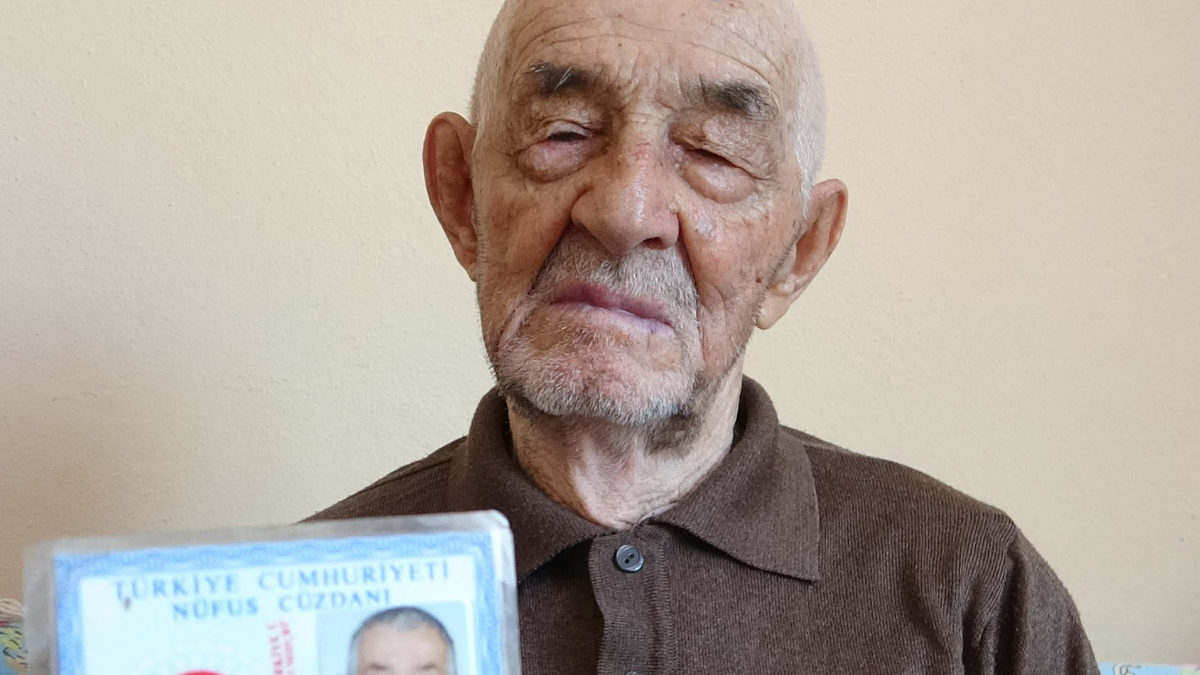 101 yaşındaki Ali Karabulut, Türkiye'nin geçmiş periyotlarını kıyaslayarak Adnan Menderes
