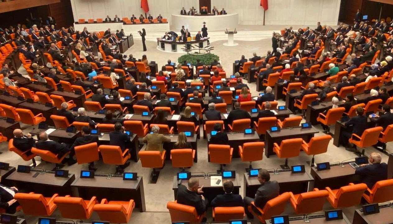 Terörsüz Türkiye sürecinde silah bırakma evresinin akabinde gözler Meclis'te. Kurulacak komisyon için