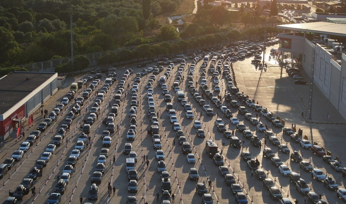 Kapıkule Hudut Kapısı'ndan dün 16 saatte 6 bin 192 araçla