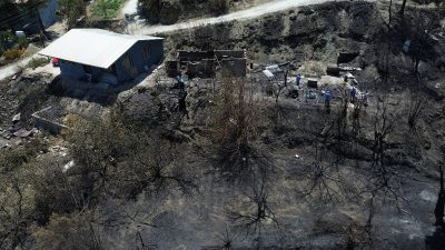 Antakya ilçesinde zelzelede 2 katlı meskeni yıkılan bayanın zelzele konutları