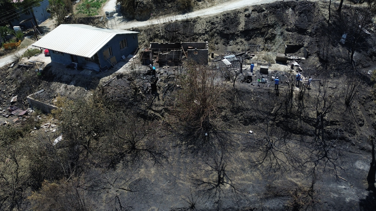 Antakya ilçesinde zelzelede 2 katlı meskeni yıkılan bayanın zelzele konutları