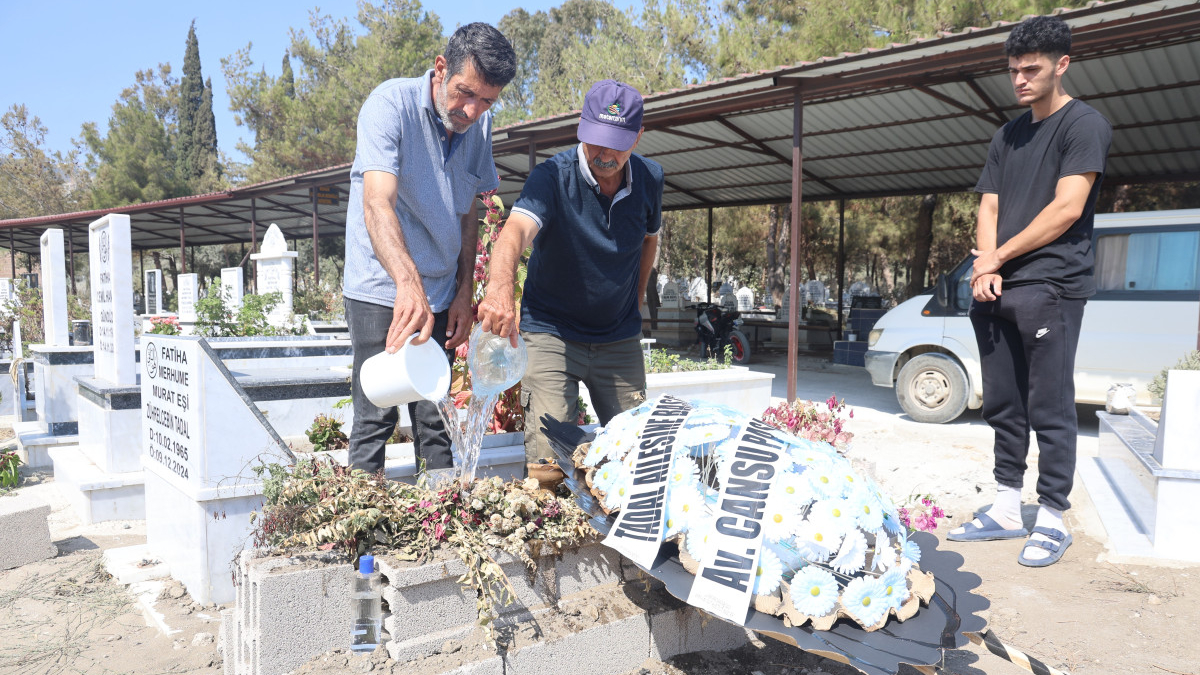 Samandağ ilçesinde hastanede çalıştığı sırada birdenbire kalp krizi geçirerek vefat