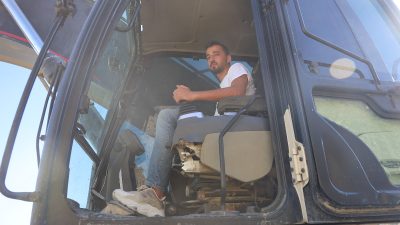 Antakya ilçesinde orman yanınında kapalı olan yolu açmak istediği esnada