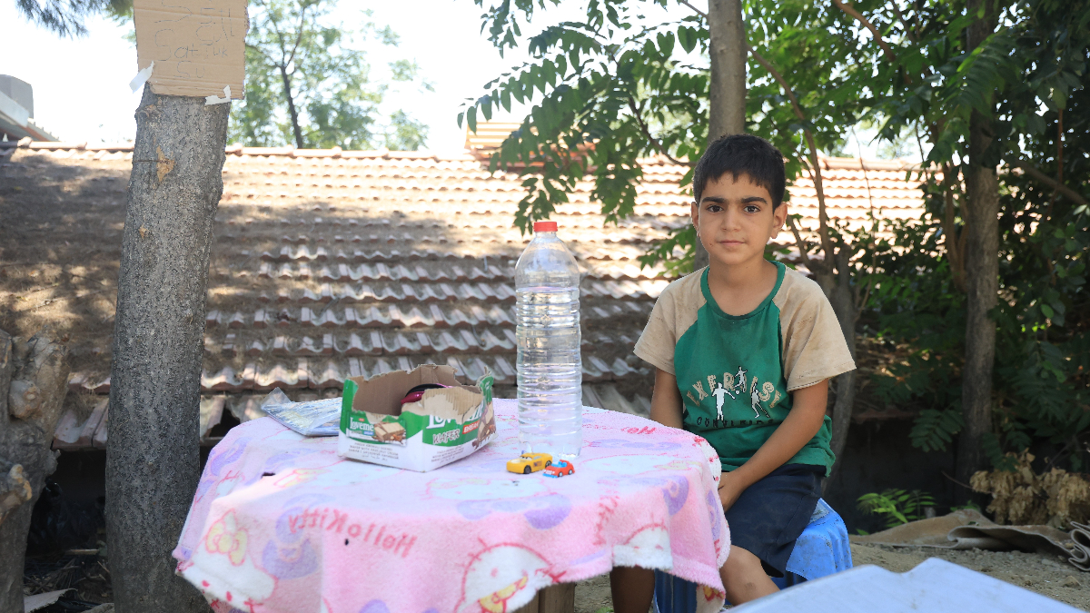Antakya ilçesinde endüstride çıraklık yapmak isteyen çocuk, yaşının küçük olması
