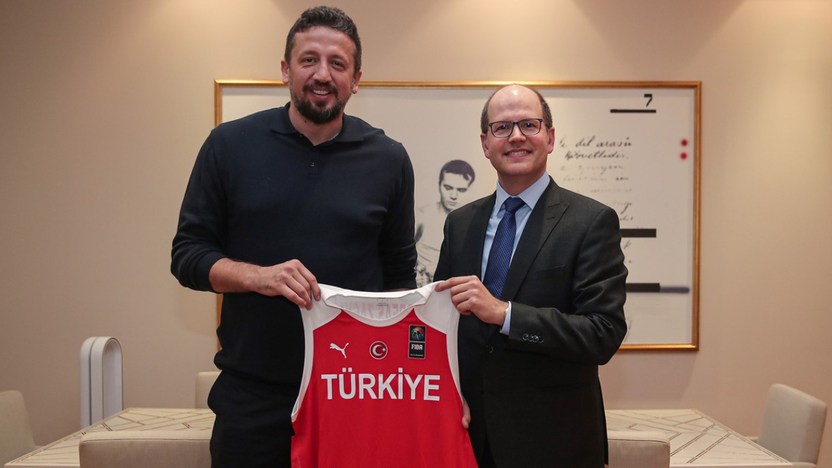 Türkiye Basketbol Federasyonu (TBF) Başkanı Hidayet Türkoğlu, "2025 Avrupa Şampiyonası'na
