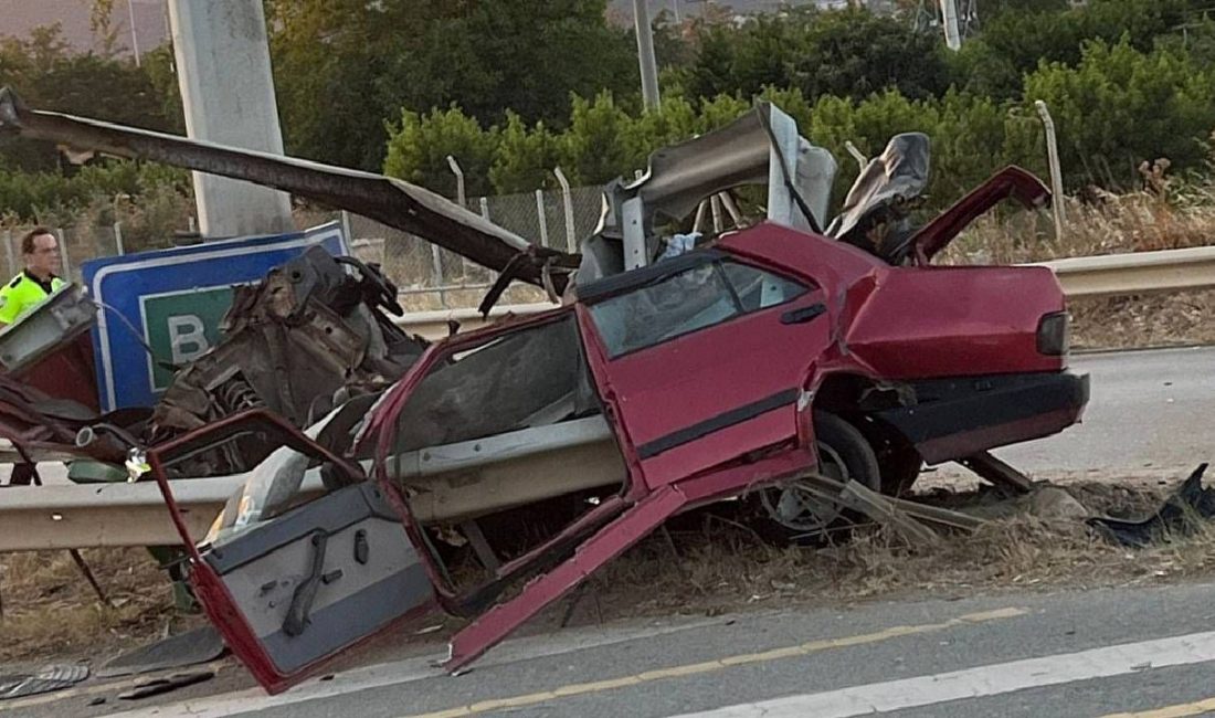 Bursa'da bariyerlere çarparak paramparça olan arabanın 26 yaşındaki şoförü hayatını