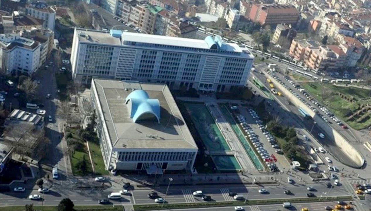 İstanbul Büyükşehir Belediyesine (İBB) yönelik yolsuzluk soruşturmasında haklarında gözaltı kararı