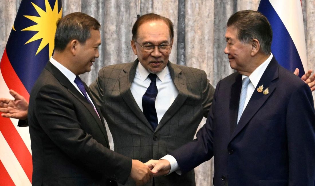 Malezya Başbakanı Enver İbrahim, Tayland ve Kamboçya ortasında ateşkesin devreye
