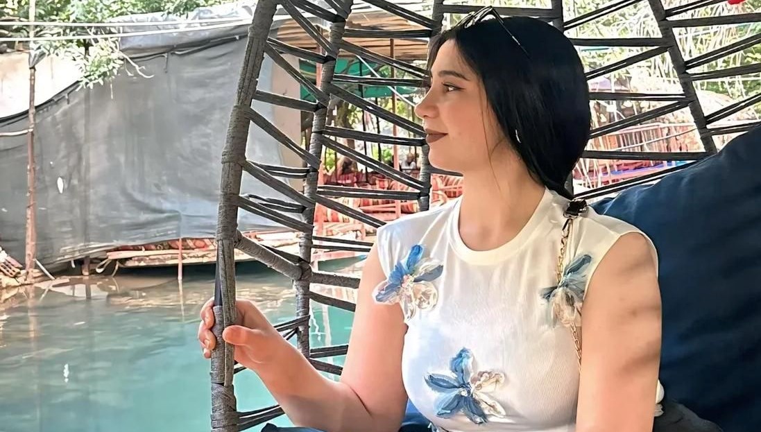 Diyarbakır’da İlayda Alkaş (22), oturduğu binaya girmek isterken, birlikte yaşadığı