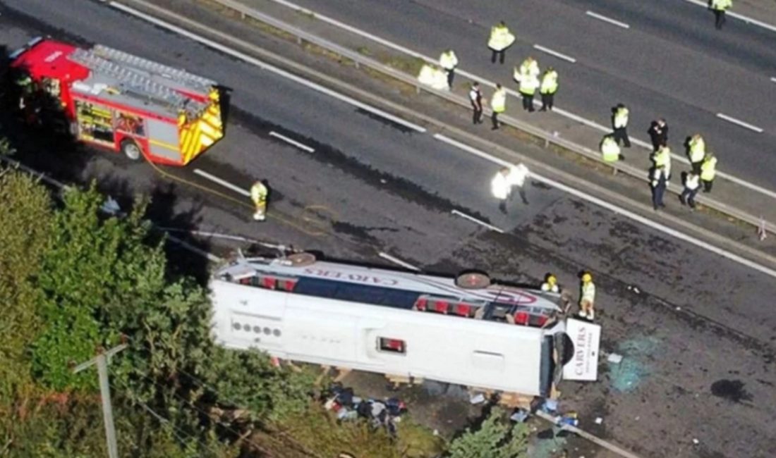 İngiltere’de okul gezisinden dönen öğrencileri taşıyan bir otobüsün devrilerek yaklaşık