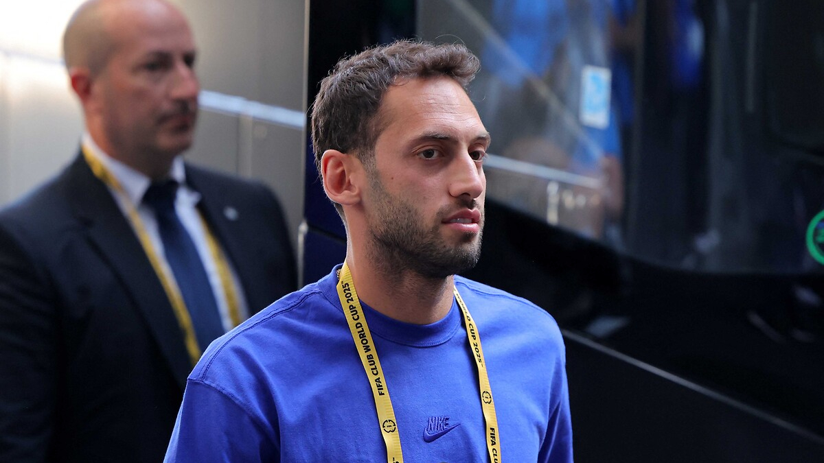 Galatasaray'ın gündeminde yer alan Hakan Çalhanoğlu için Inter'den rest geldi.