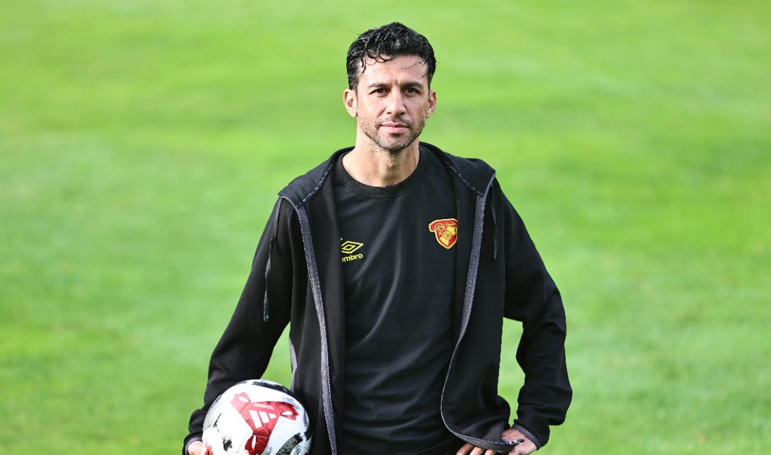 Göztepe’nin deneyimli futbolcusu İsmail Köybaşı, Teknik Yönetici Stanimir Stoilov'un çok