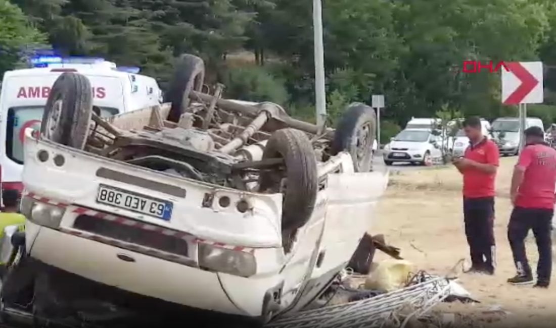 Eğirdir ilçesinde denetimden çıkan bir minibüsün devrildiği kazada 1'i ağır