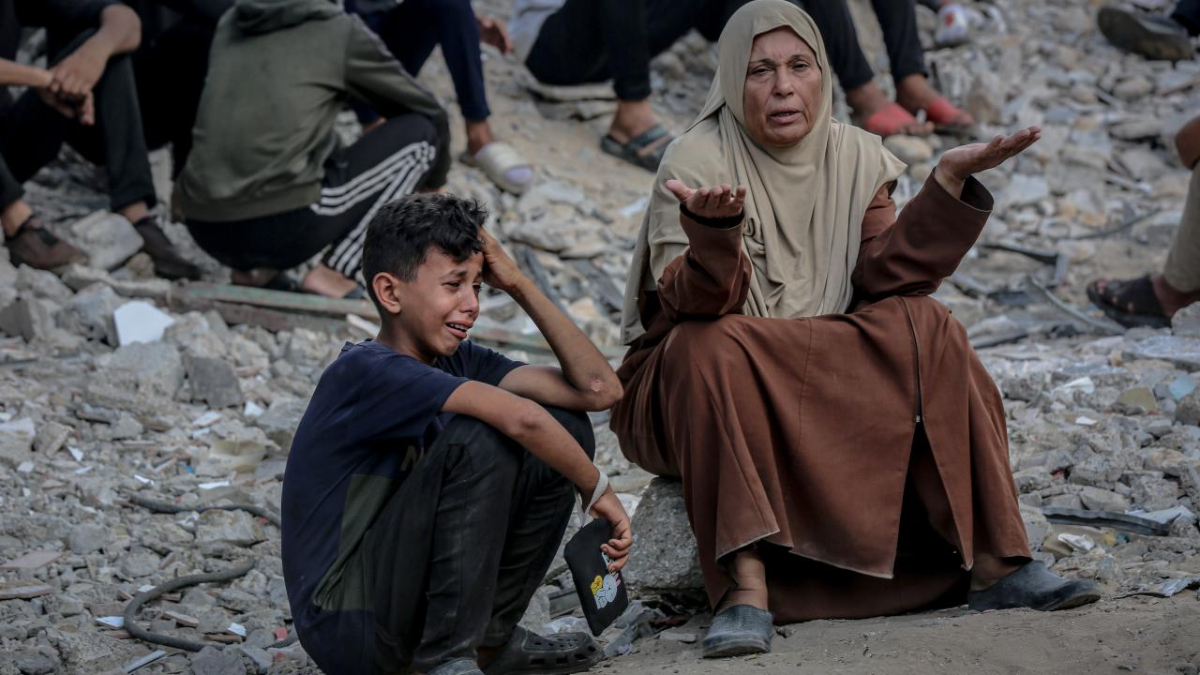 İsrail dün Gazze Şeridi'nin kuzeyinde insani yardım almak için bekleyenlere