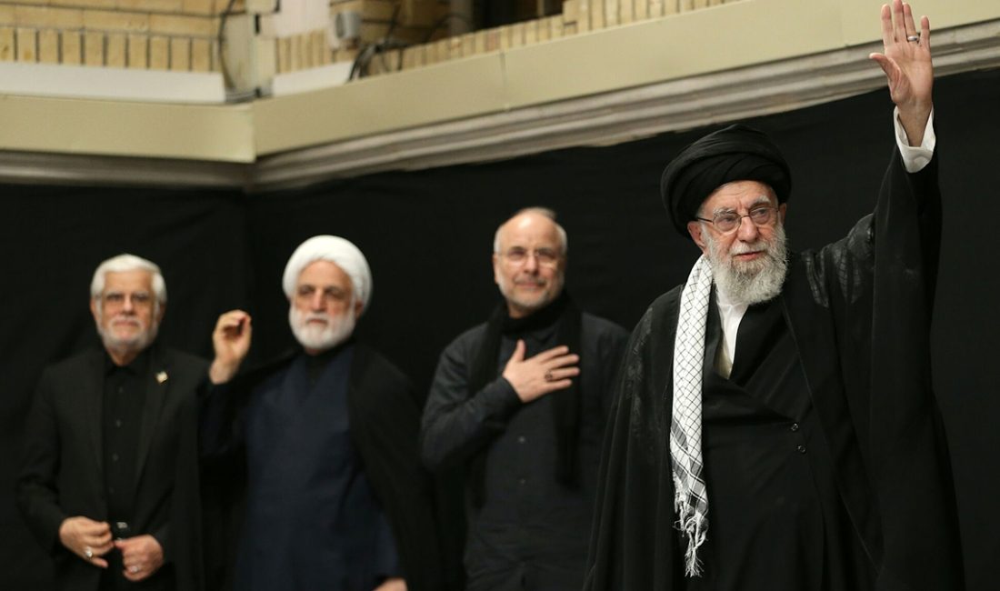 ABD ve İsrail'in tehdit ettiği İran lideri Ayetullah Ali Hamaney,