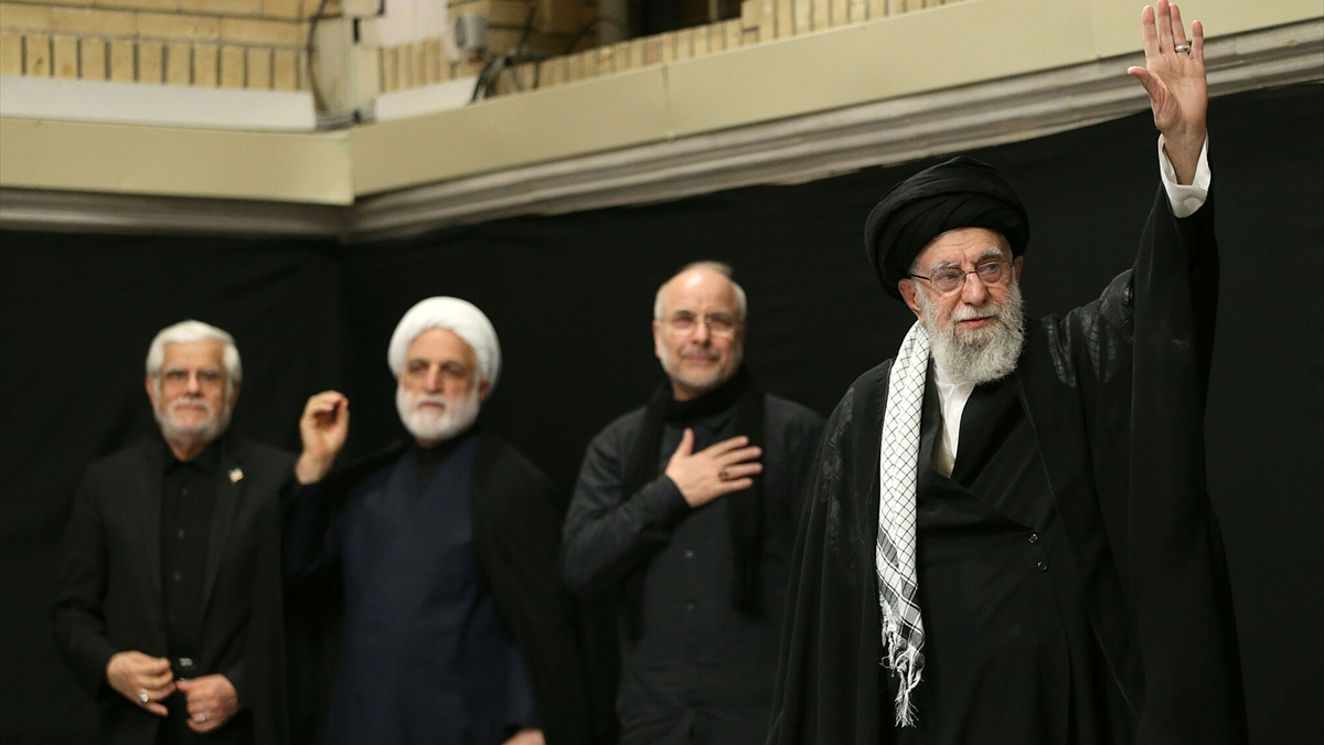 ABD ve İsrail'in tehdit ettiği İran lideri Ayetullah Ali Hamaney,