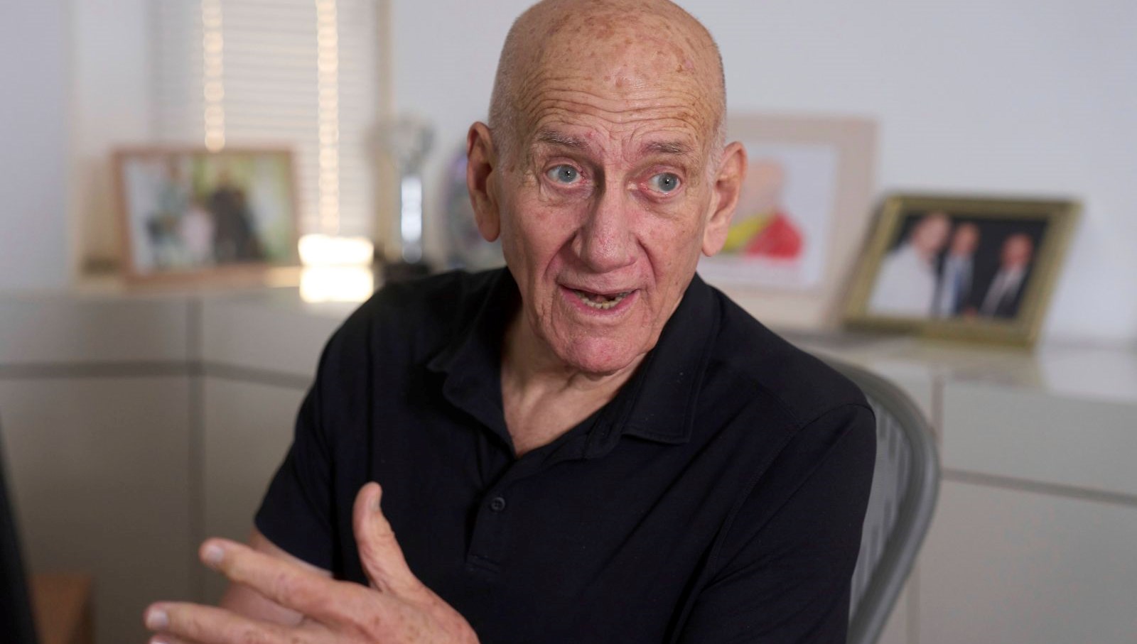 İsrail’in eski başbakanlarından Olmert, İsrail’in Gazze’deki Filistinlileri zorla bir kampa