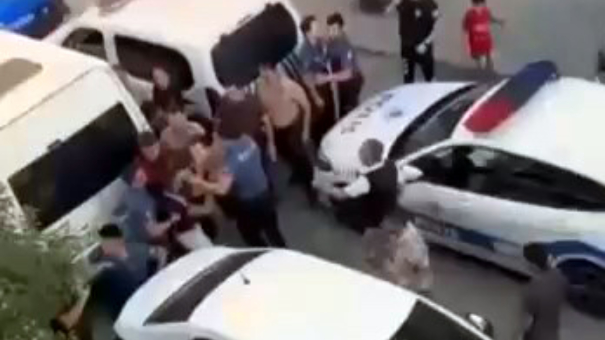 İstanbul Avcılar'da toplumsal medyada tartıştıktan sonra sokakta buluşan şüpheliler ortasında