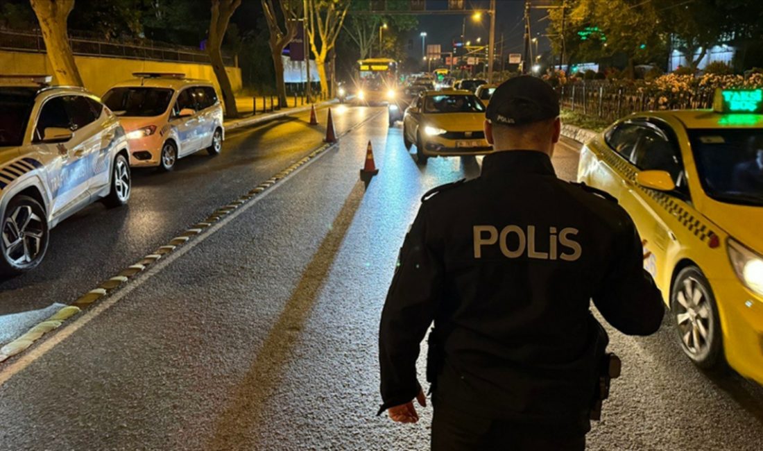İstanbul genelinde gerçekleştirilen 'Huzur İstanbul' uygulamasında çeşitli cürümlerden aranan 564