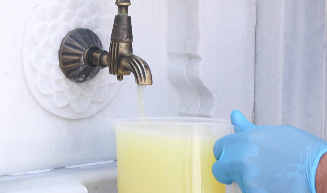 Her cuma namazı sonrası avlusundaki çeşmeden limonata ikram edilen Barbaros