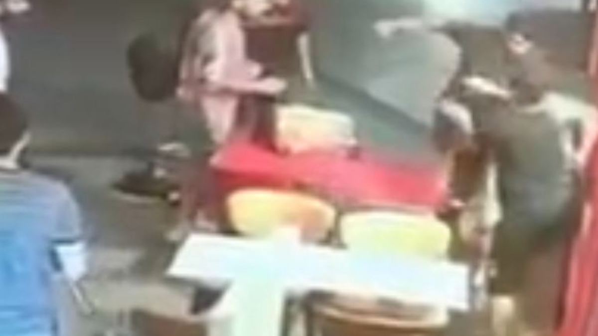 Kağıthane ilçesinde Bülent B. isimli şahıs sokakta karşılaştığı, eski eşi