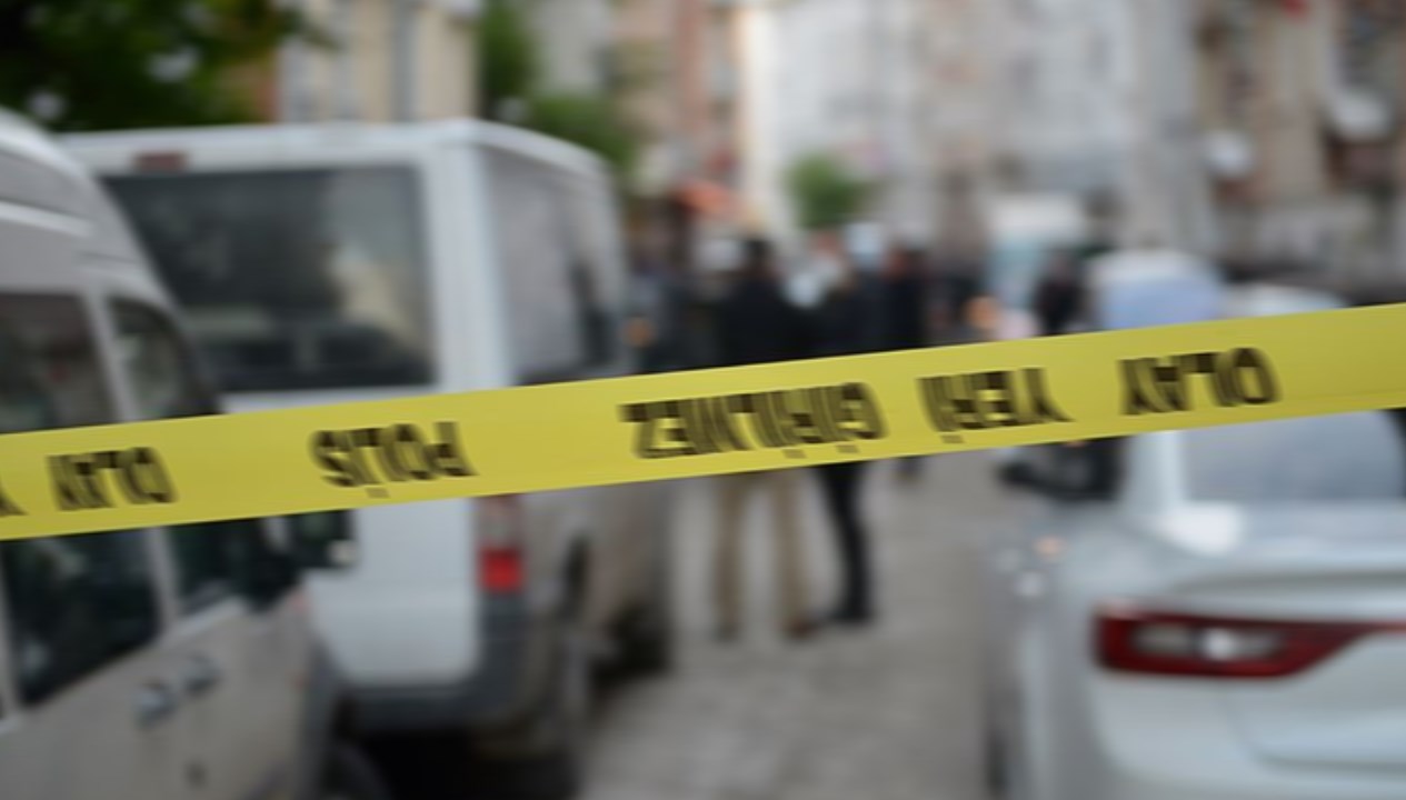 İstanbul Sancaktepe'de 28 yaşındaki bir kişi, tartıştığı anne ve babasını