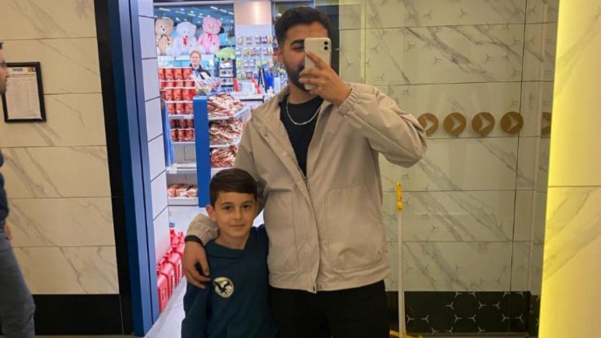 Çekmeköy'de apartman bahçesindeki parkta oynarken üzerine demir kapı düşmesi sonucu