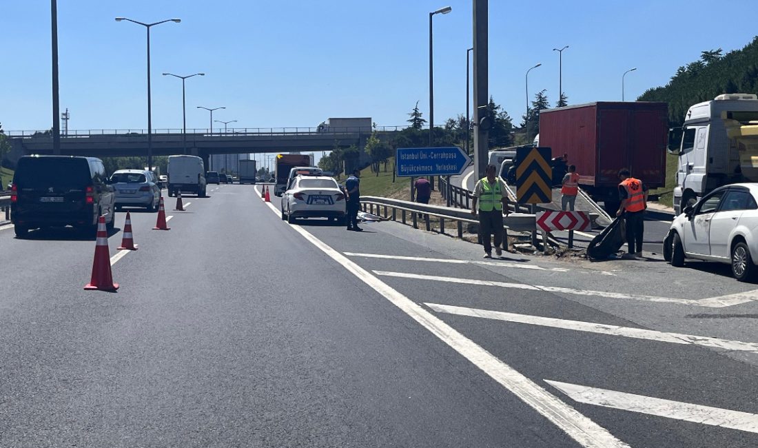 TEM Otoyolu Hadımköy mevkiinde ilerlediği sırada bir arabayla çarpışan motosiklet