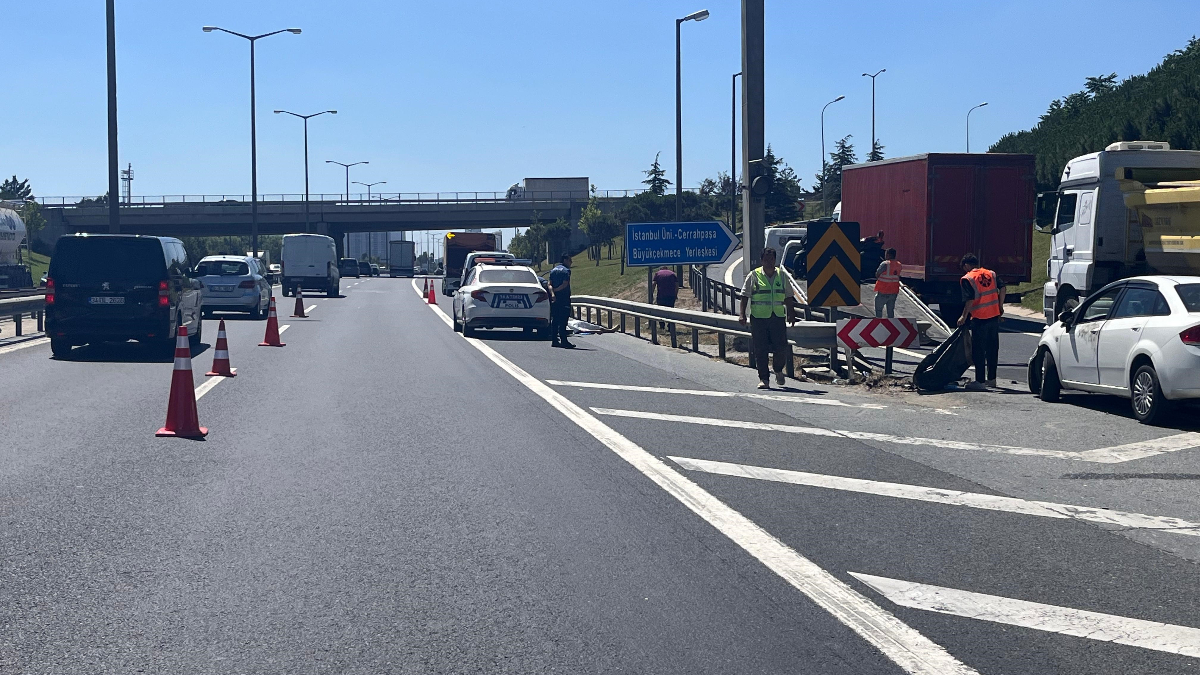 TEM Otoyolu Hadımköy mevkiinde ilerlediği sırada bir arabayla çarpışan motosiklet
