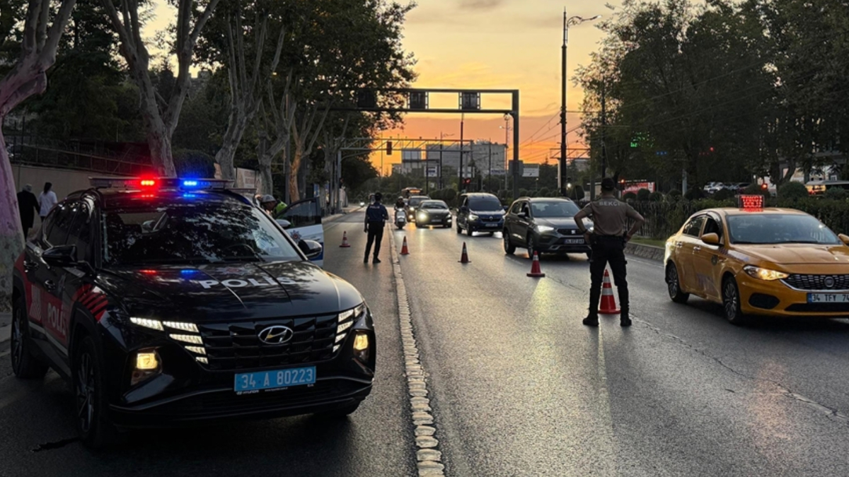 İstanbul'da düzenlenen 'Huzur İstanbul' uygulaması kapsamında 862 kişi gözaltına alındı.