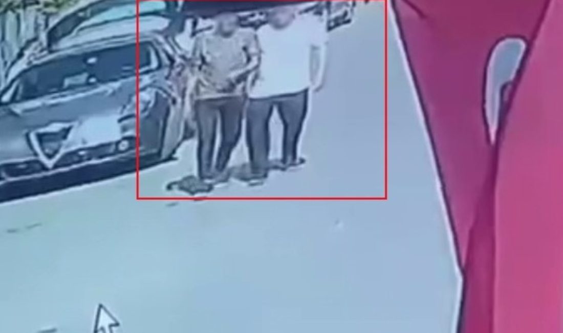 Fatih’te aracını park eden bir bayan kolundaki yaklaşık 100 bin