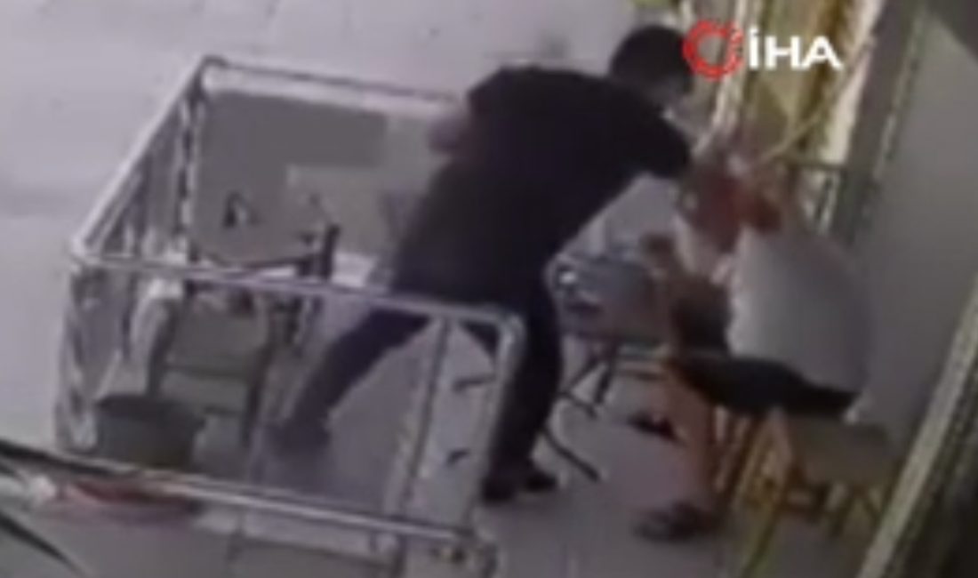 Küçükçekmece'de kahvehanede oturan şahıs, kendisine borcu bulunan kişi tarafından gasbedildi.